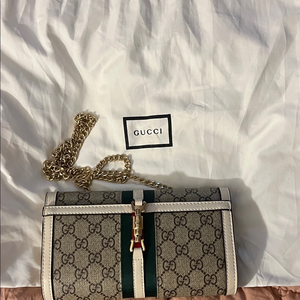 Gucci Beige GG Supreme Crossbody with Green-Red Web and Gold Chain Brand New. - Picture 16 of 16